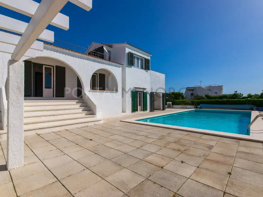 Vista exterior de Casa o xalet en venda en Sant Lluís amb Terrassa i Piscina