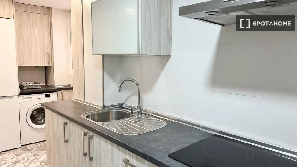 Küche von Wohnung zur untervermieten in Málaga mit Klimaanlage, Terrasse und Möbliert