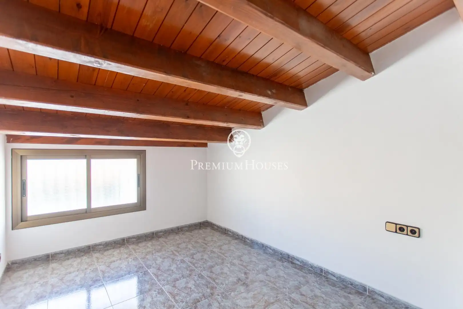 Einfamilien-Reihenhaus zum Verkauf in Canet de Mar mit Klimaanlage, Heizung und Terrasse