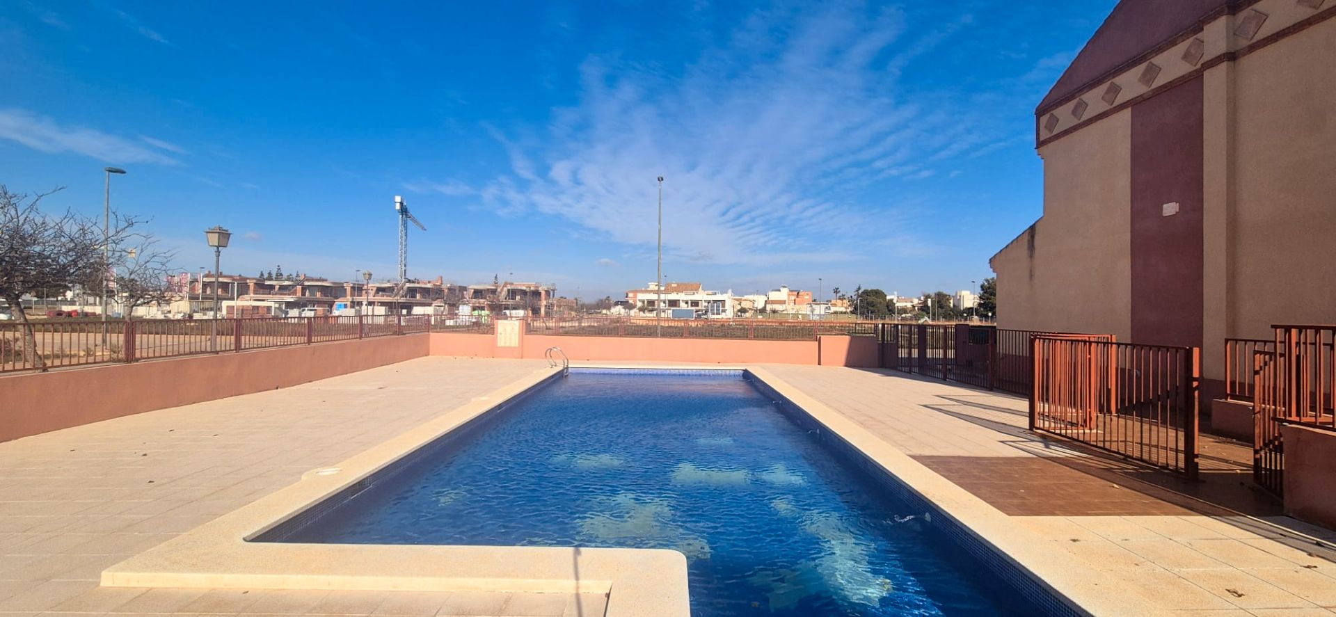 Piscina de Casa adosada en venda en Los Alcázares amb Aire condicionat, Calefacció i Terrassa