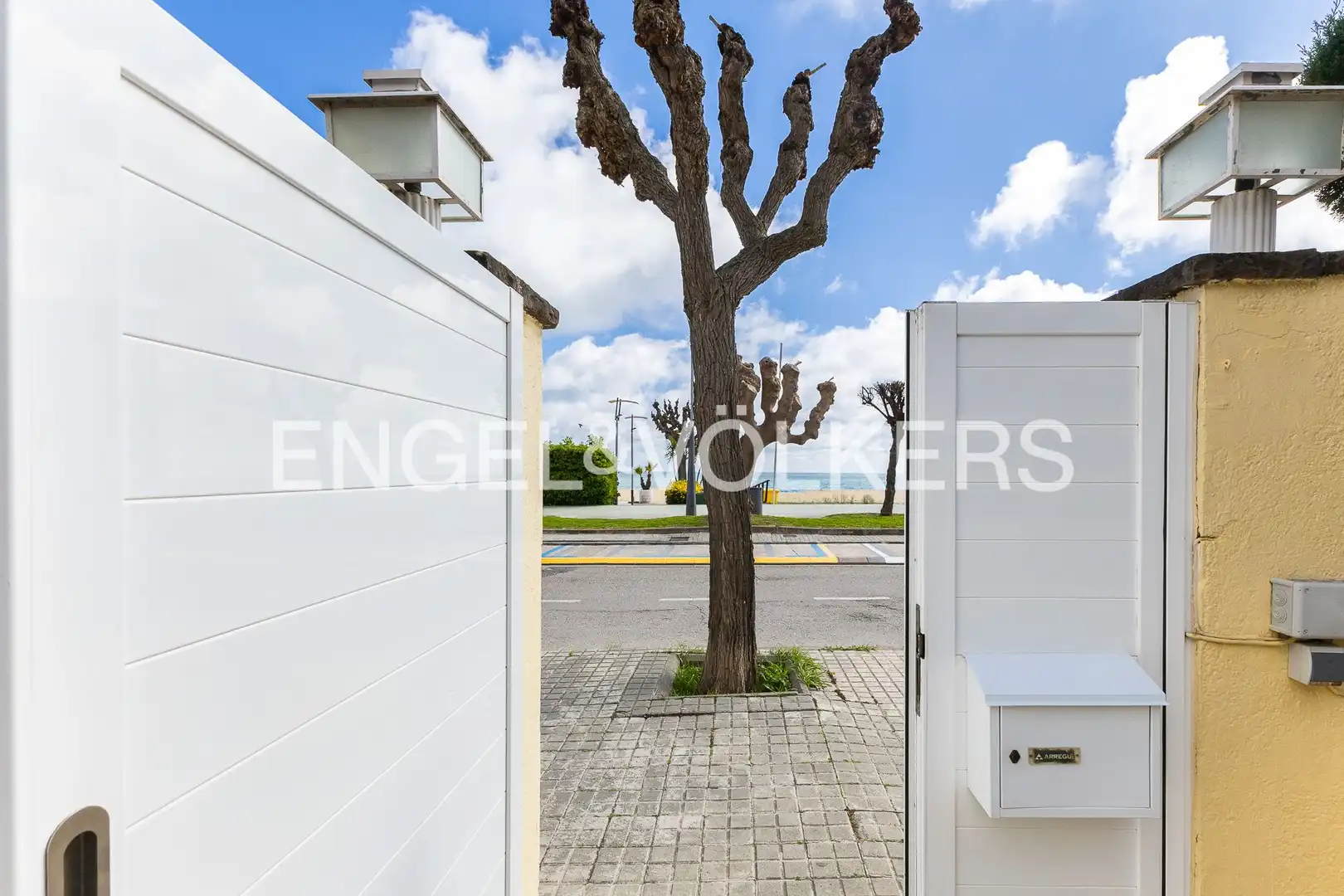 Vista exterior de Piso en venta en Caldes d'Estrac con Aire acondicionado, Calefacción y Jardín privado