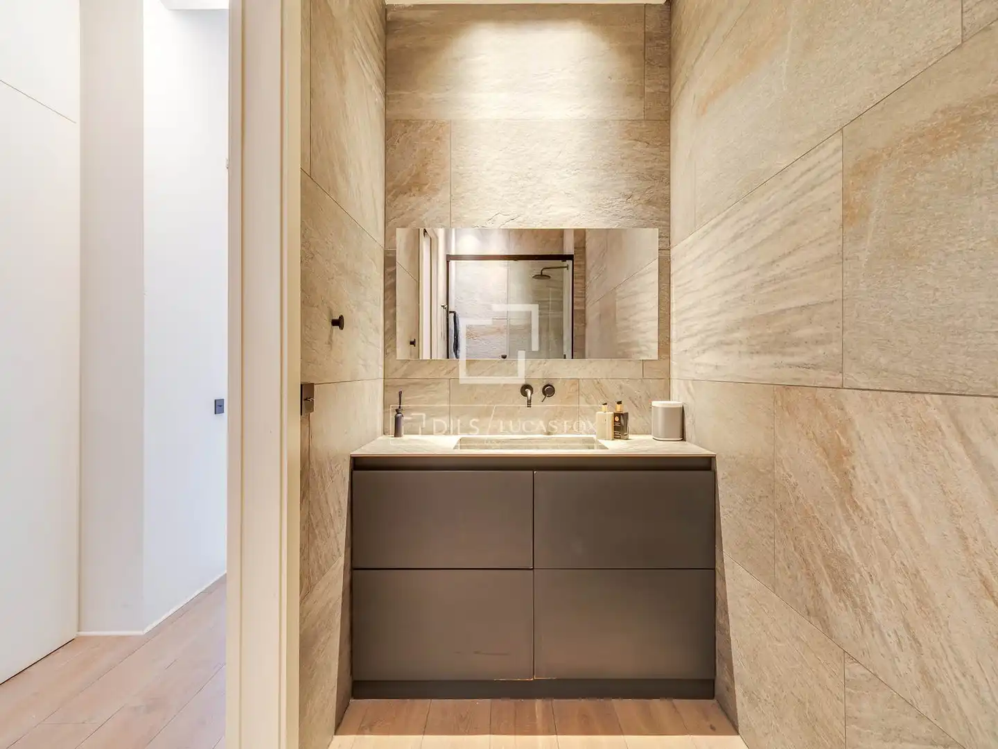 Bathroom of Flat for sale in Barcelona  with Air Conditioner, Heating and Furnished