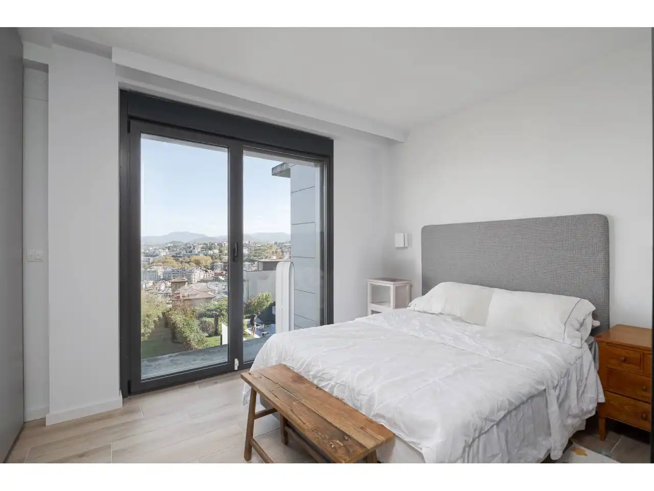 Dormitori de Casa o xalet en venda en Donostia - San Sebastián  amb Calefacció, Jardí privat i Terrassa