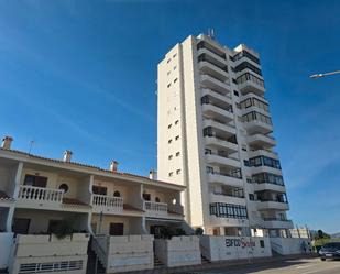 Vista exterior de Casa adosada en venda en Tavernes de la Valldigna amb Terrassa i Piscina