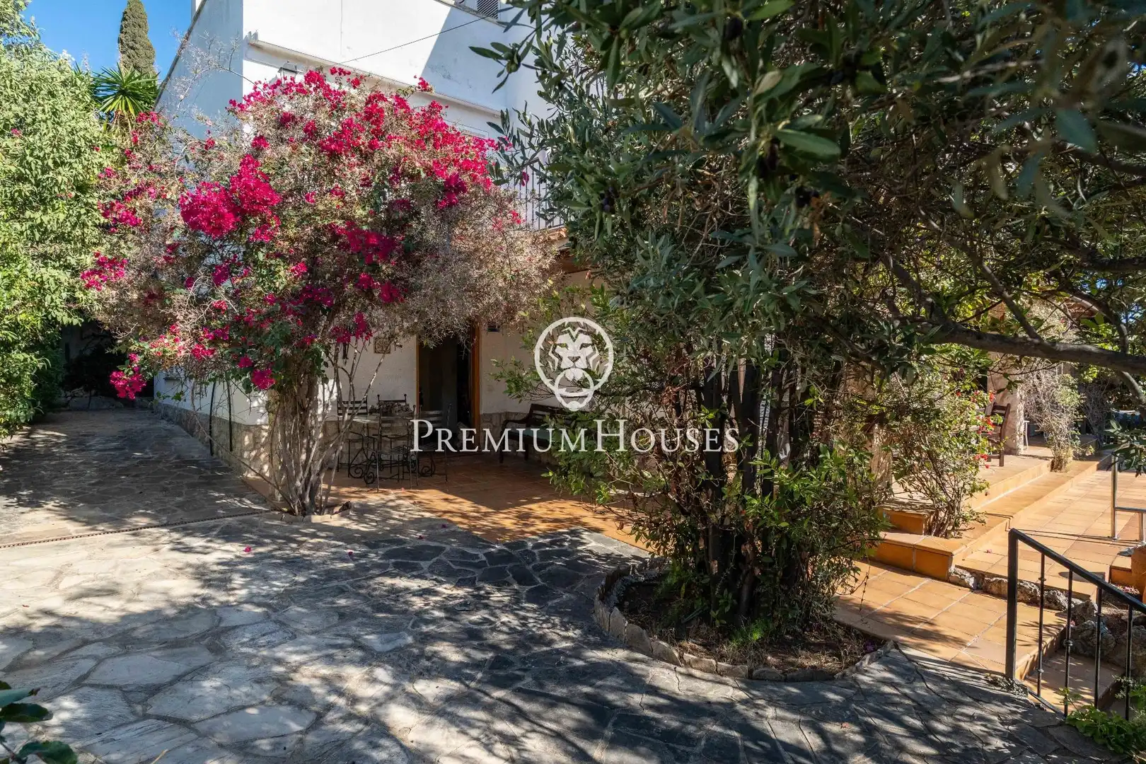 Vista exterior de Casa o xalet en venda en Sitges amb Aire condicionat, Calefacció i Jardí privat