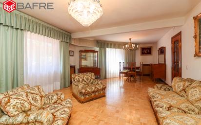 Flat for sale in Valdeacederas