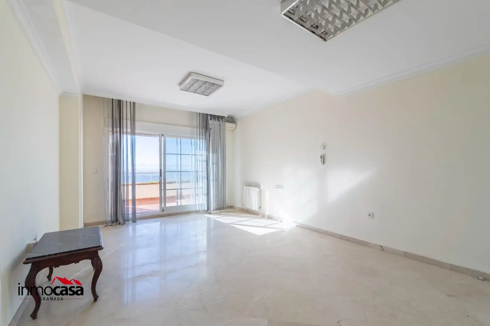 Sala d'estar de Casa adosada en venda en Granada amb Terrassa