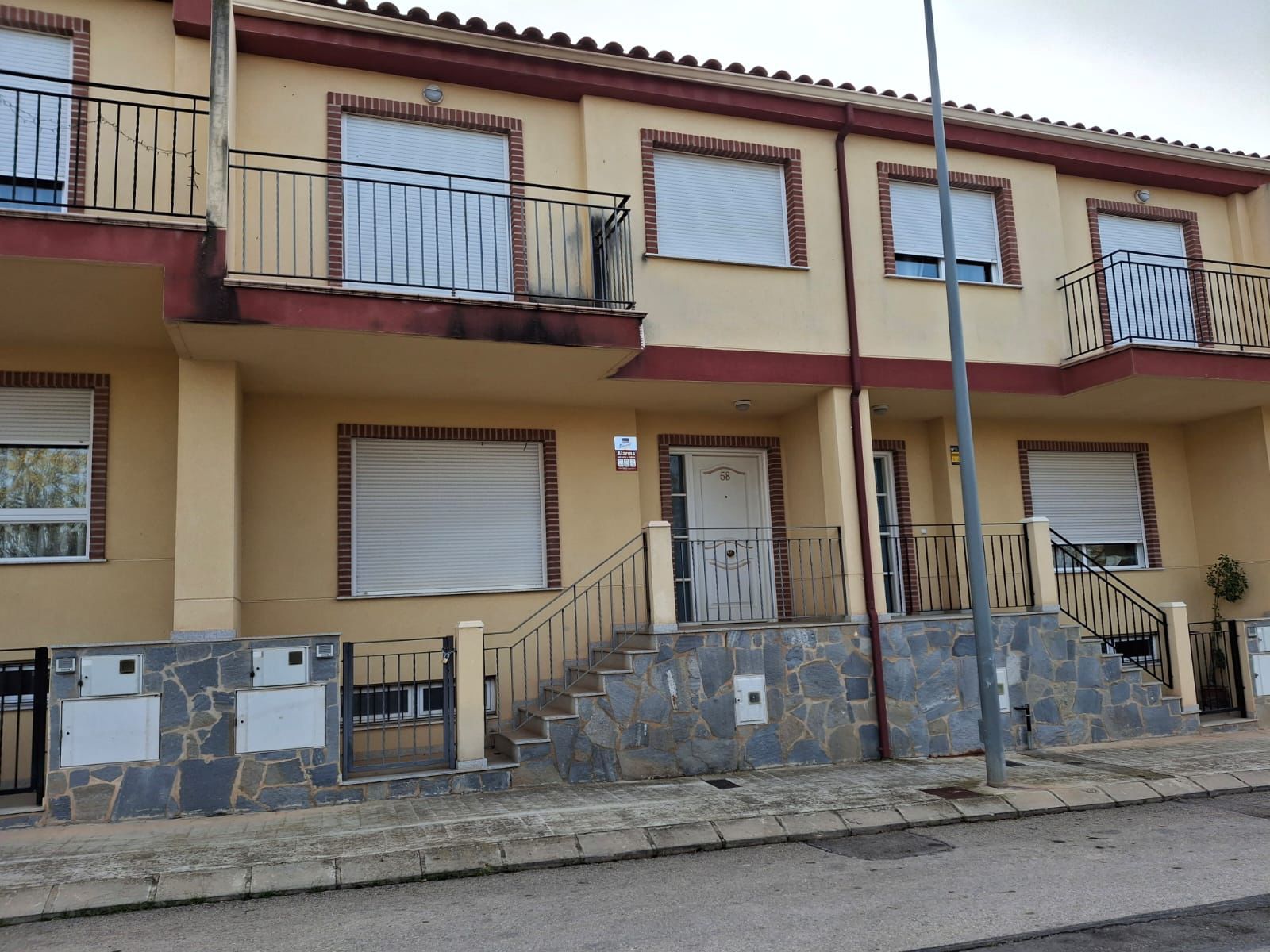 Vista exterior de Casa adosada en venta en Requena con Piscina comunitaria