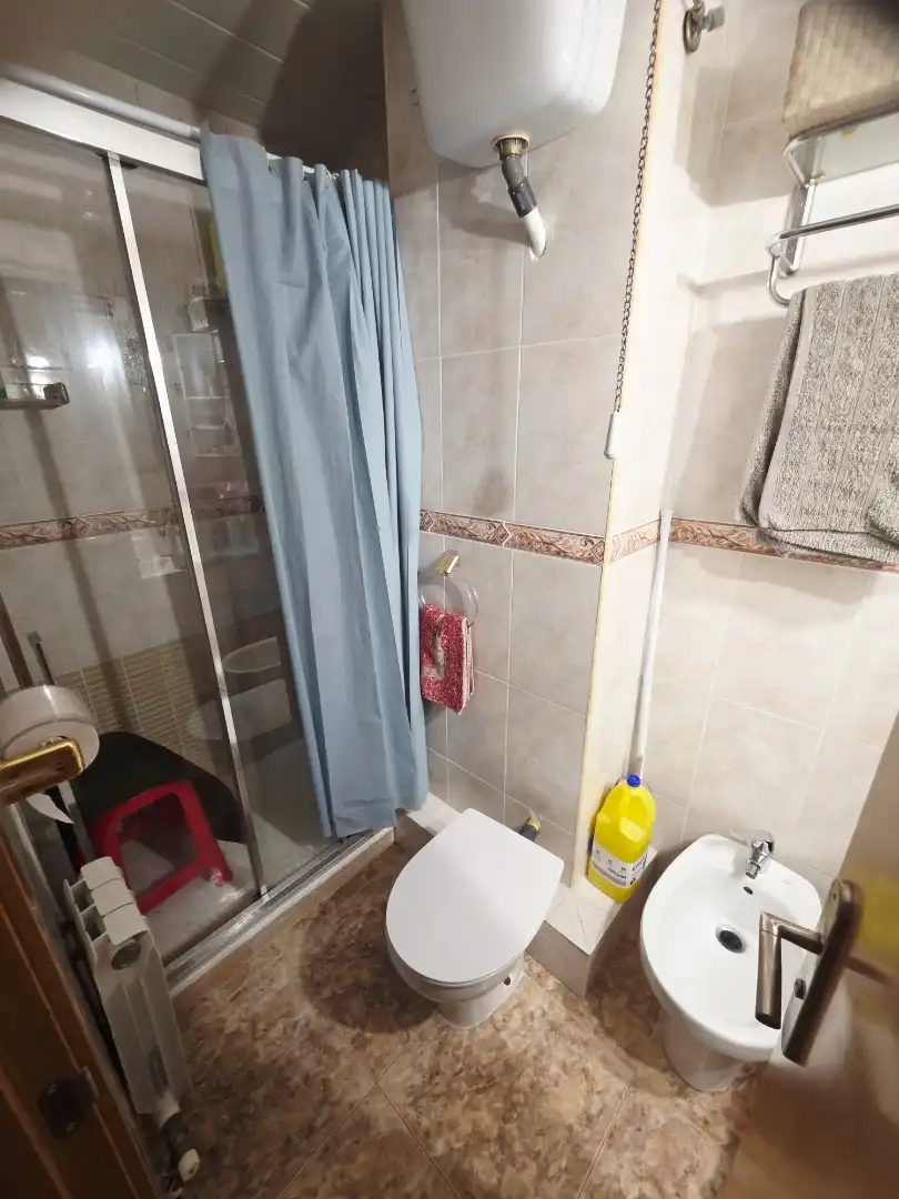 Bany de Pis en venda en Terrassa amb Aire condicionat, Calefacció i Moblat