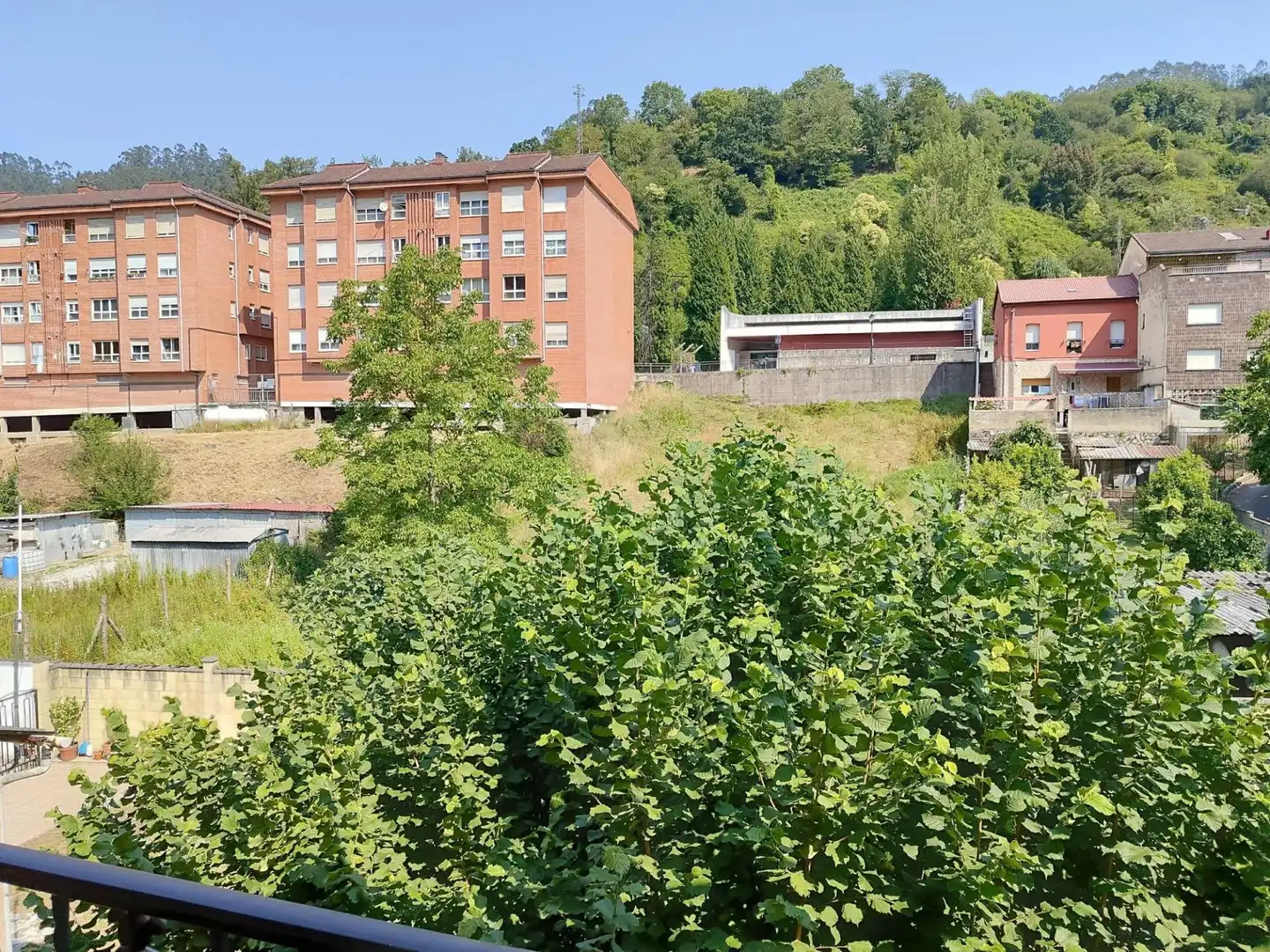 Vista exterior de Casa o chalet en venta en Oviedo  con Calefacción