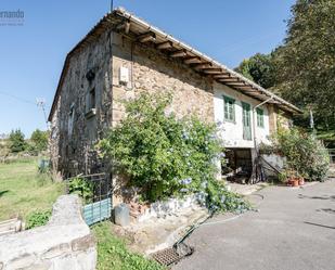 Vista exterior de Casa o xalet en venda en Santiurde de Toranzo amb Jardí privat