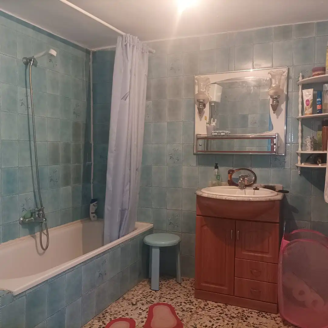Bany de Casa o xalet en venda en Villanueva de Alcardete amb Calefacció, Jardí privat i Parquet
