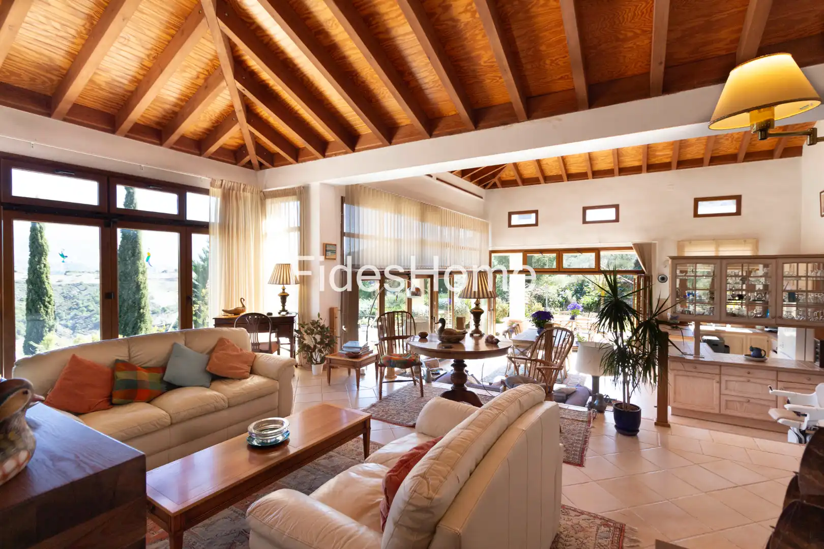 Sala d'estar de Finca rústica en venda en Villamena amb Aire condicionat, Calefacció i Jardí privat