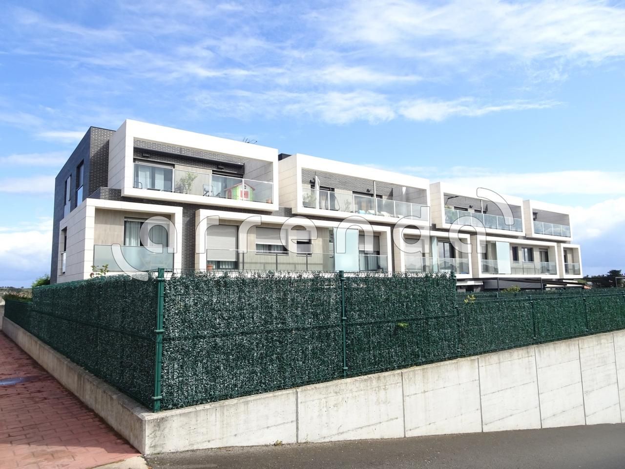 Vista exterior de Pis de lloguer en Santander amb Calefacció, Traster i Piscina