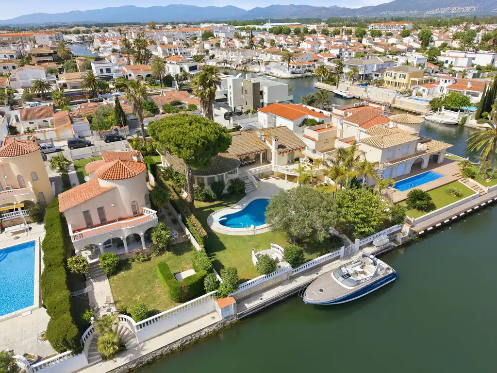 Casa con piscina en venta en Carrer Noguera, imagen 2