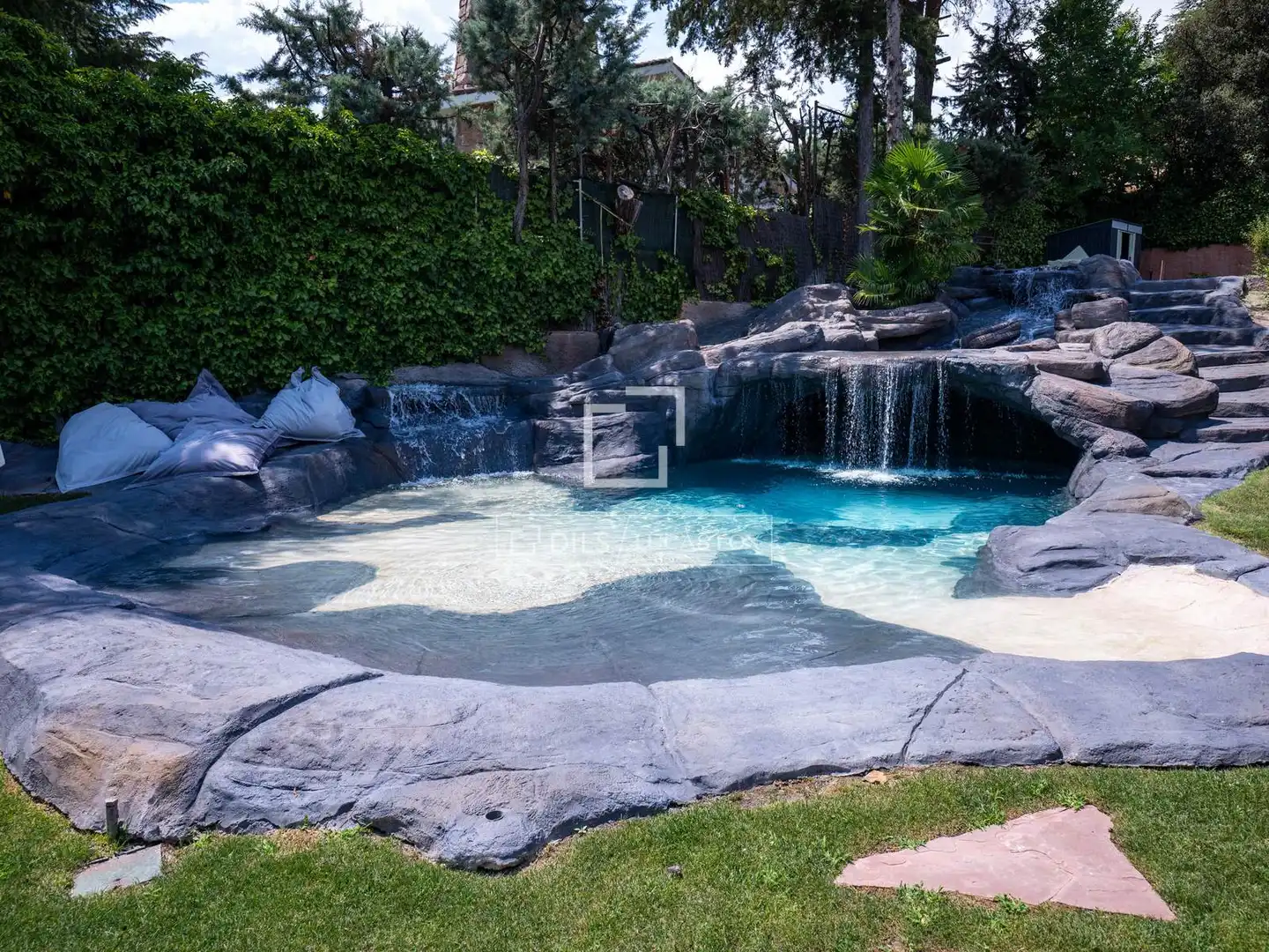 Swimming pool of Houses for rent in Madrid  with Air Conditioner, Heating and Private garden