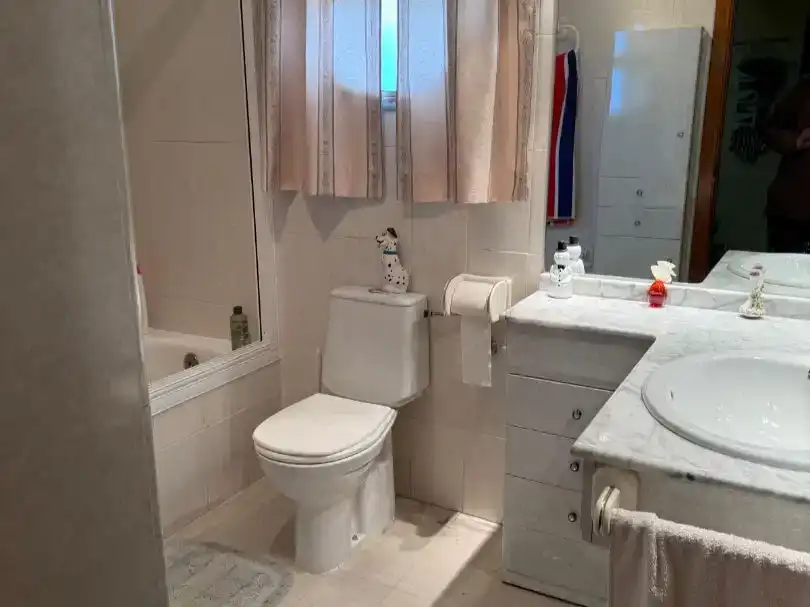 Bany de Casa adosada en venda en Cáceres amb Aire condicionat, Jardí privat i Traster