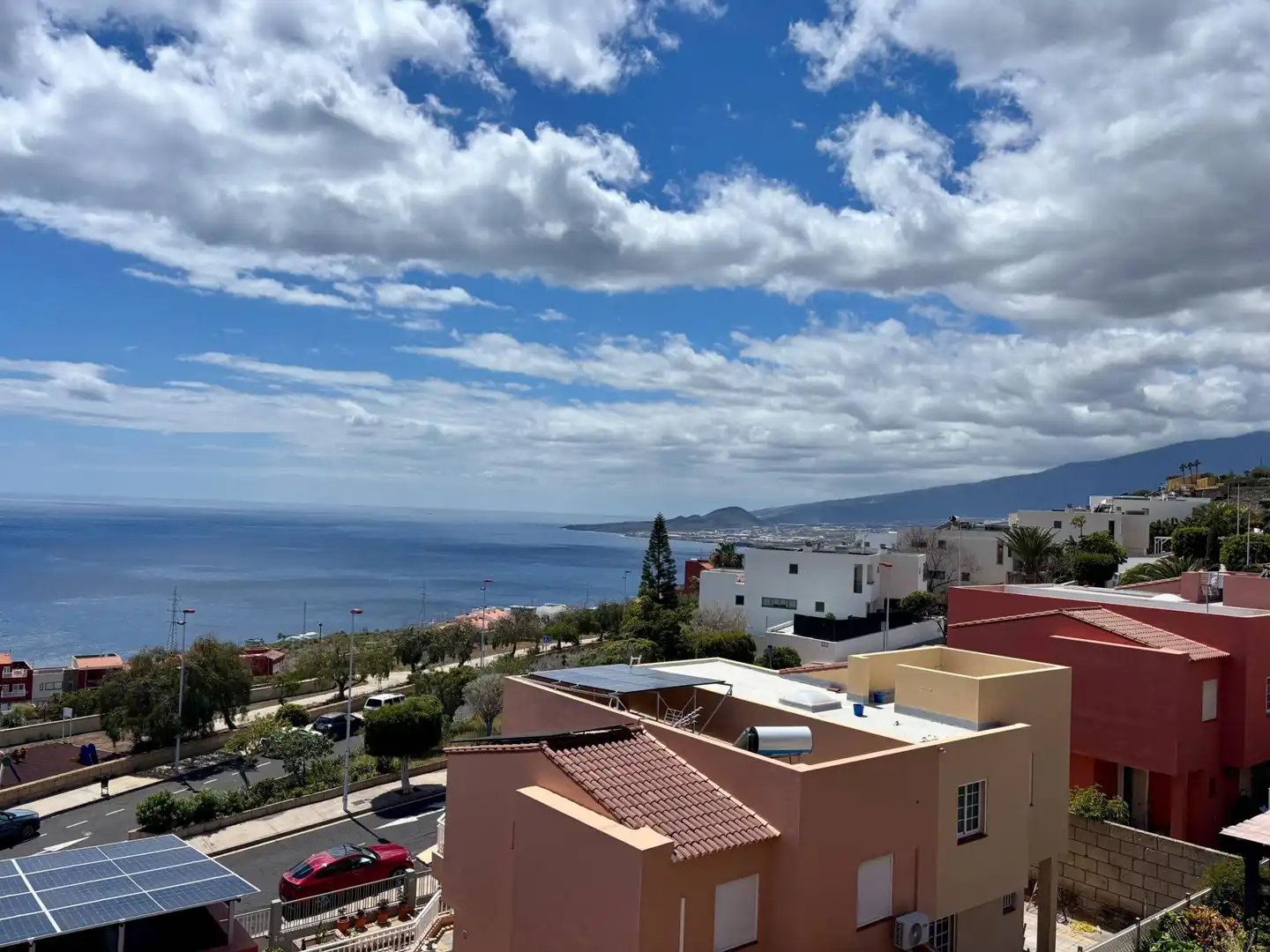 Vista exterior de Casa adosada en venta en Candelaria con Aire acondicionado, Terraza y Piscina