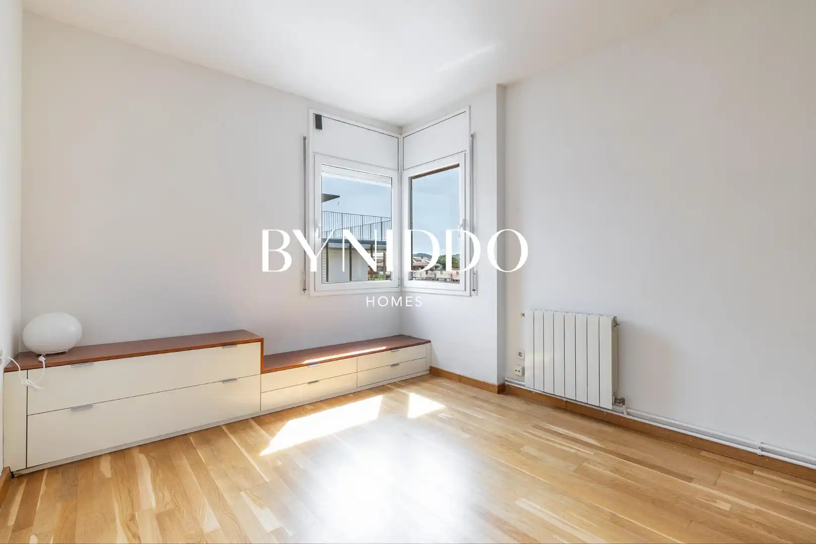 Bedroom of Flat for sale in Sant Cugat del Vallès  with Air Conditioner, Heating and Parquet flooring