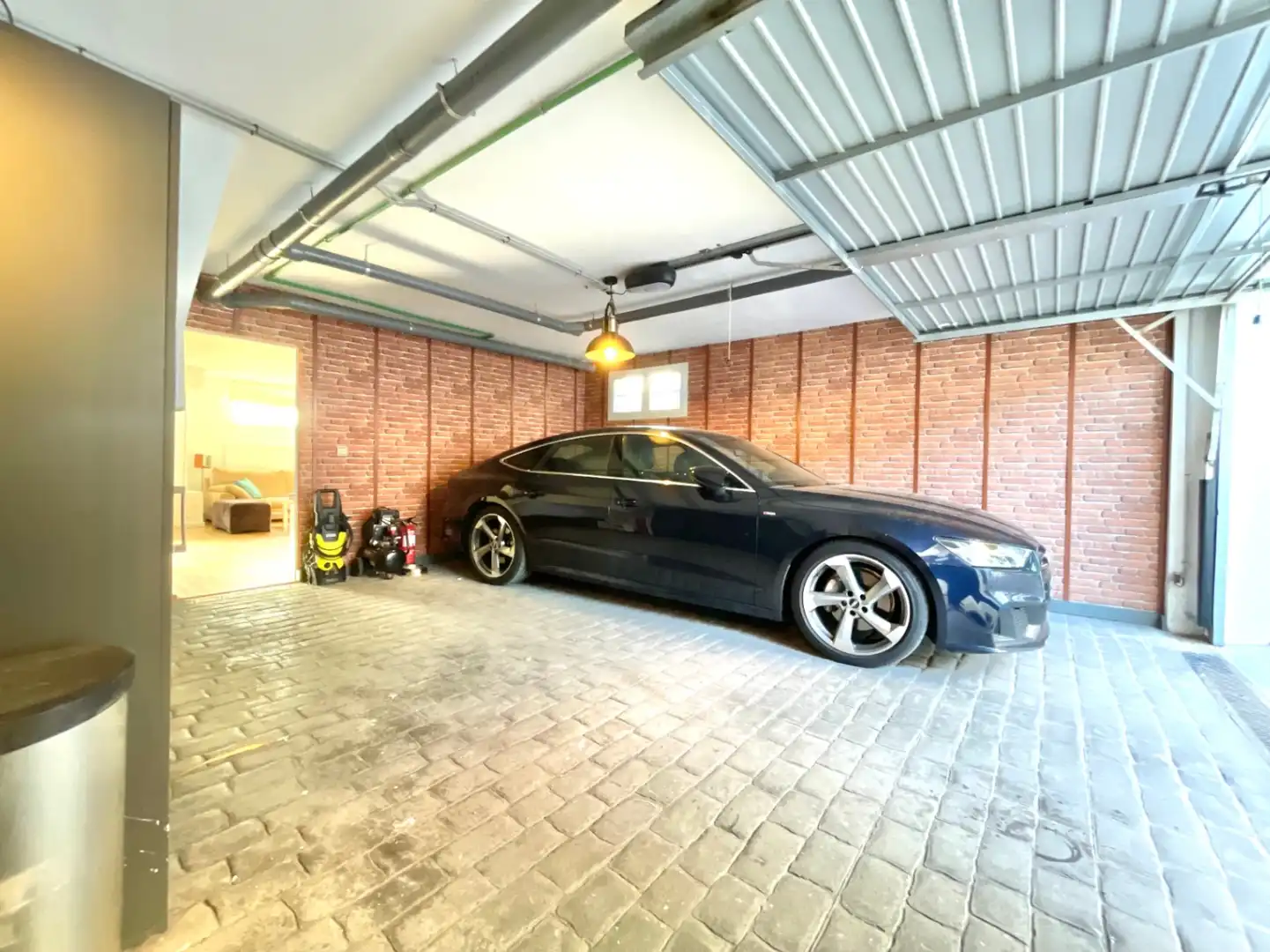 Parkplatz von Einfamilien-Reihenhaus zum Verkauf in Málaga mit Klimaanlage, Heizung und Privatgarten