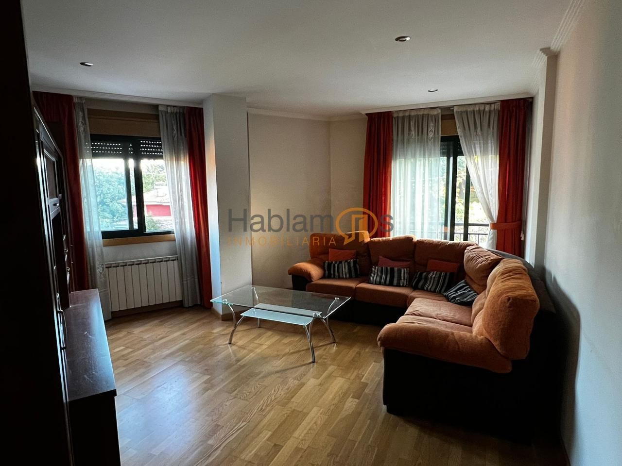 Living room of Flat for sale in Pontevedra Capital   with Heating, Parquet flooring and Storage room