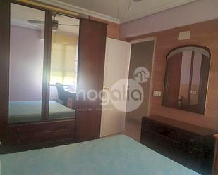 Bedroom of Flat to rent in  Sevilla Capital