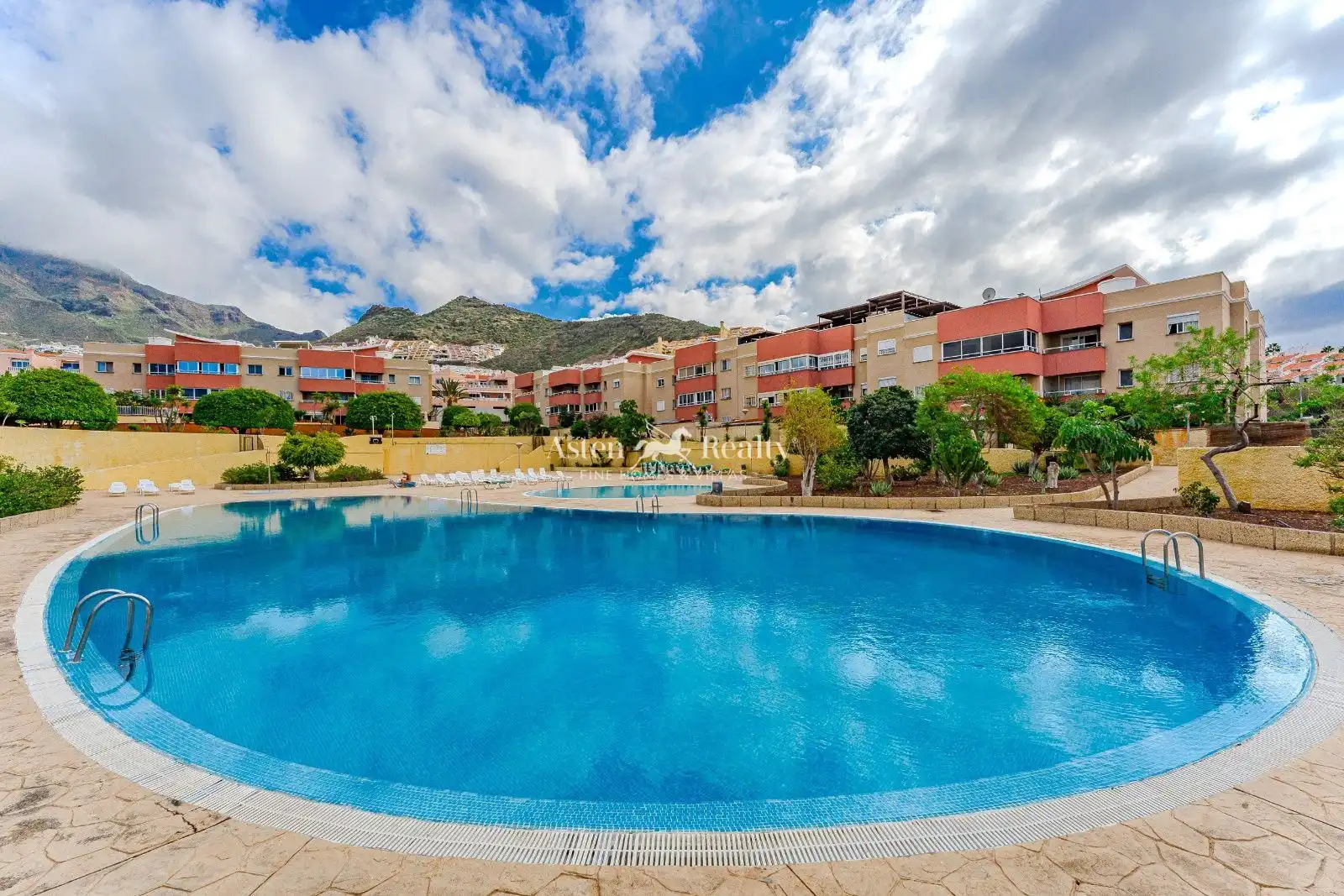 Außenansicht von Wohnung zum Verkauf in Adeje mit Terrasse, Abstellraum und Schwimmbad