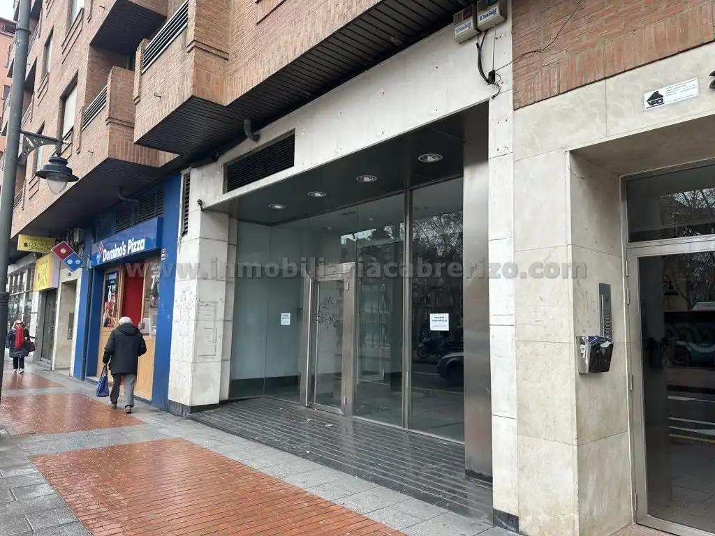 Local comercial de lloguer a Avenida de la Paz