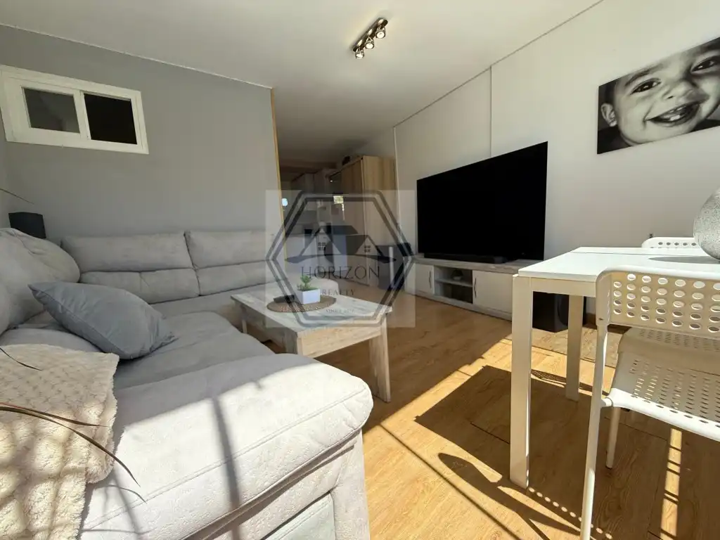 Sala d'estar de Pis en venda en Marbella amb Piscina comunitària