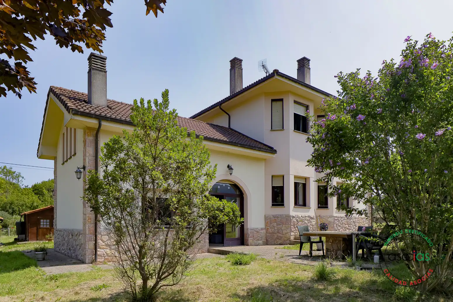 Vista exterior de Casa o xalet en venda en Nava amb Calefacció, Parquet i Traster