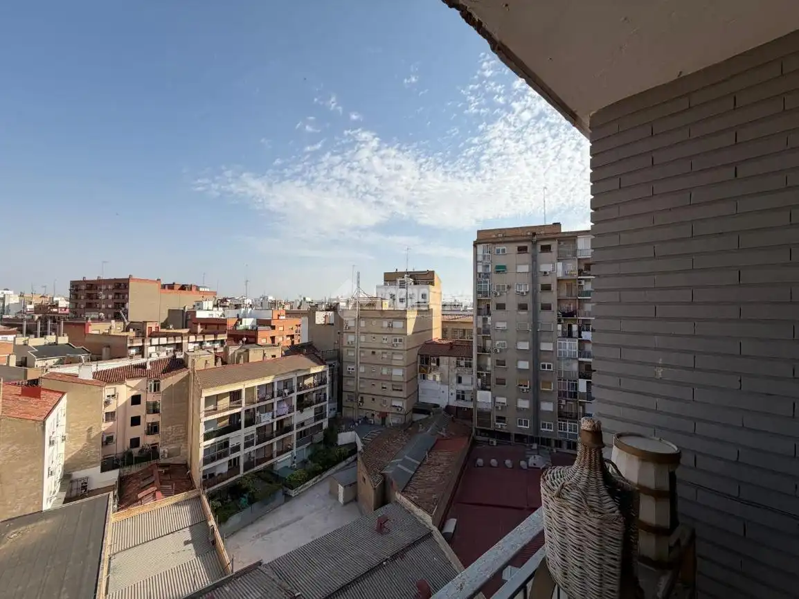 Vista exterior de Piso en venta en Zaragoza con Calefacción, Parquet y Terraza