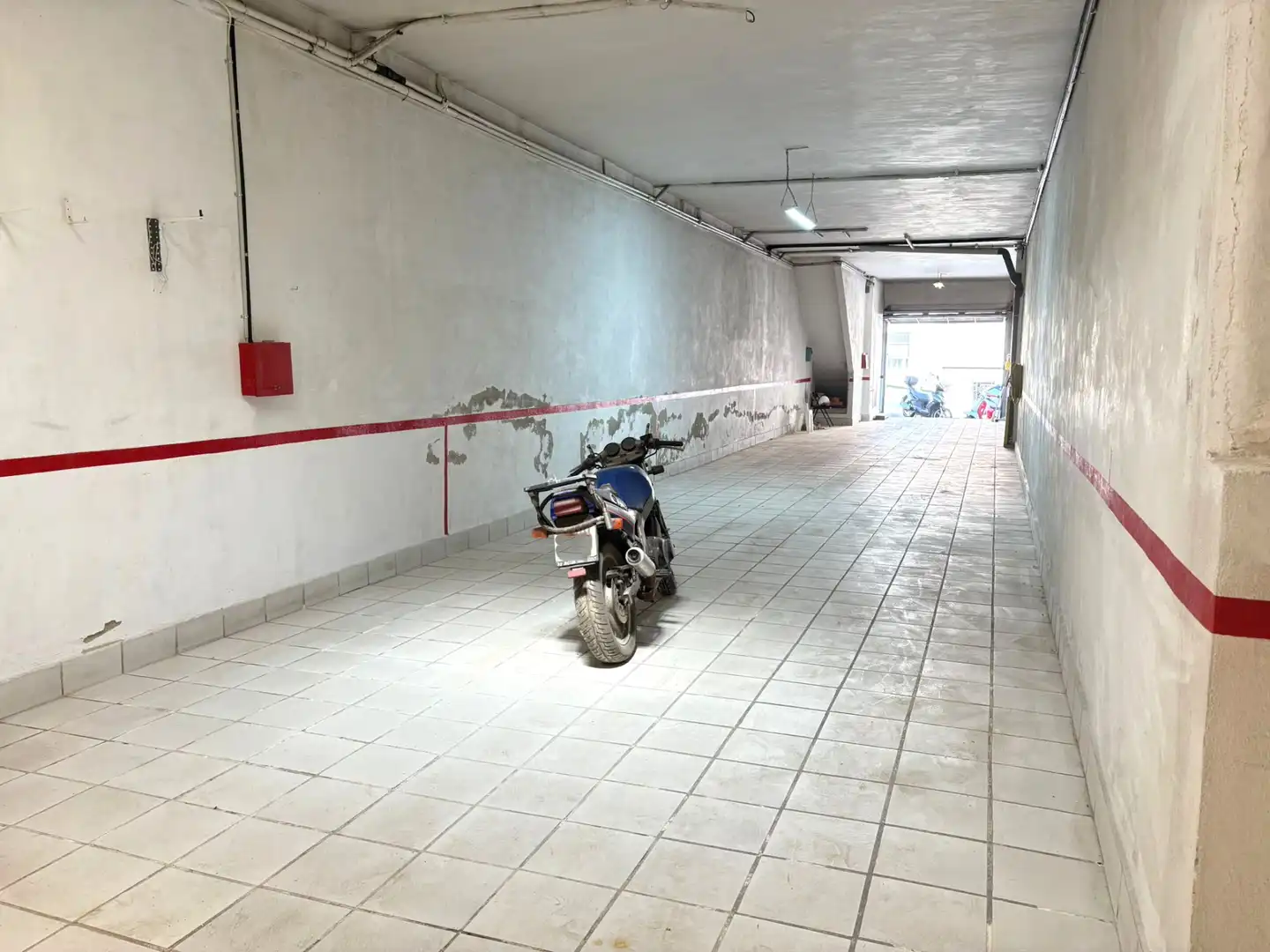 Parkplatz von Einfamilien-Reihenhaus zum Verkauf in Terrassa mit Klimaanlage, Heizung und Terrasse