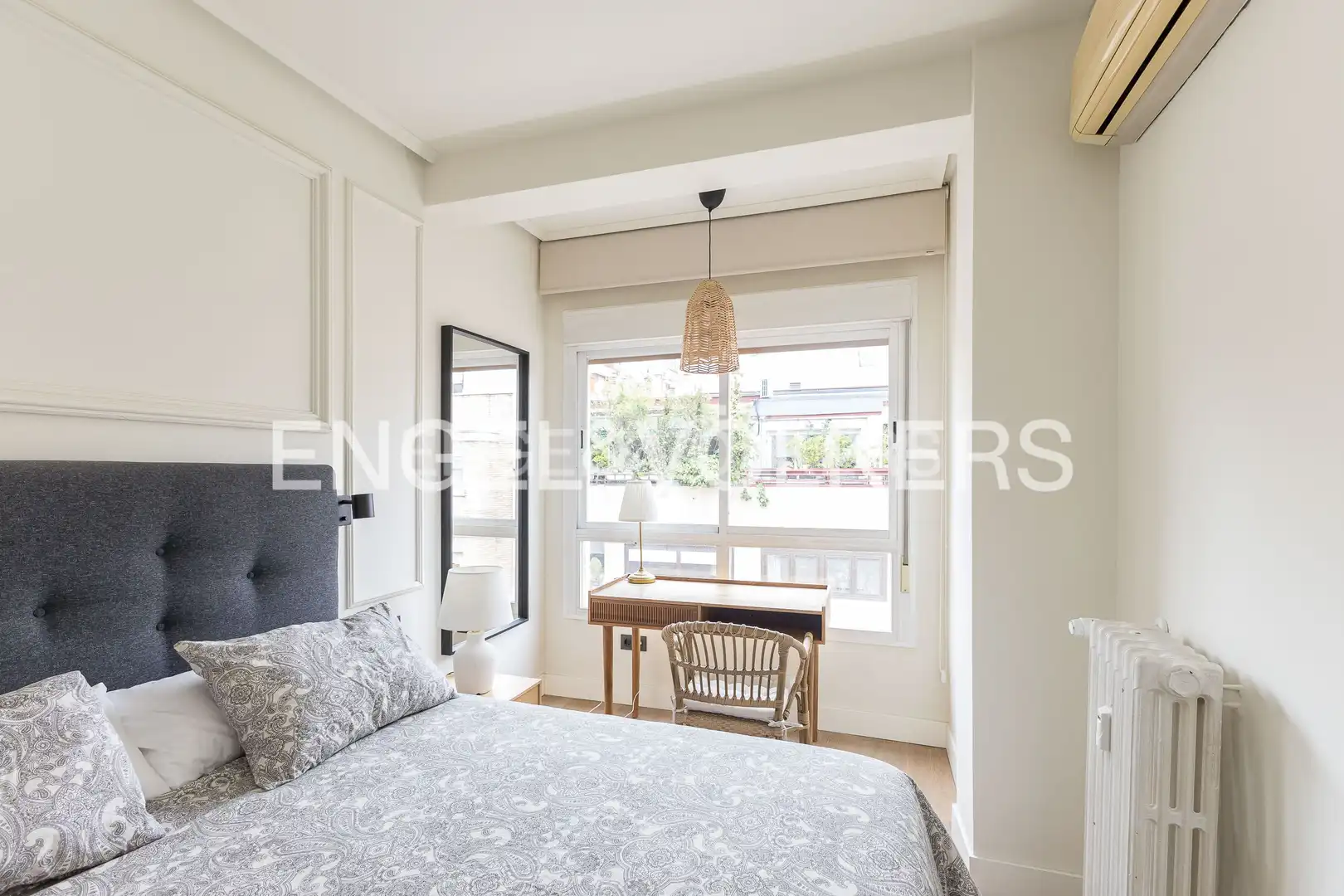 Bedroom of Flat for rent in Madrid  with Air Conditioner, Heating and Storage room