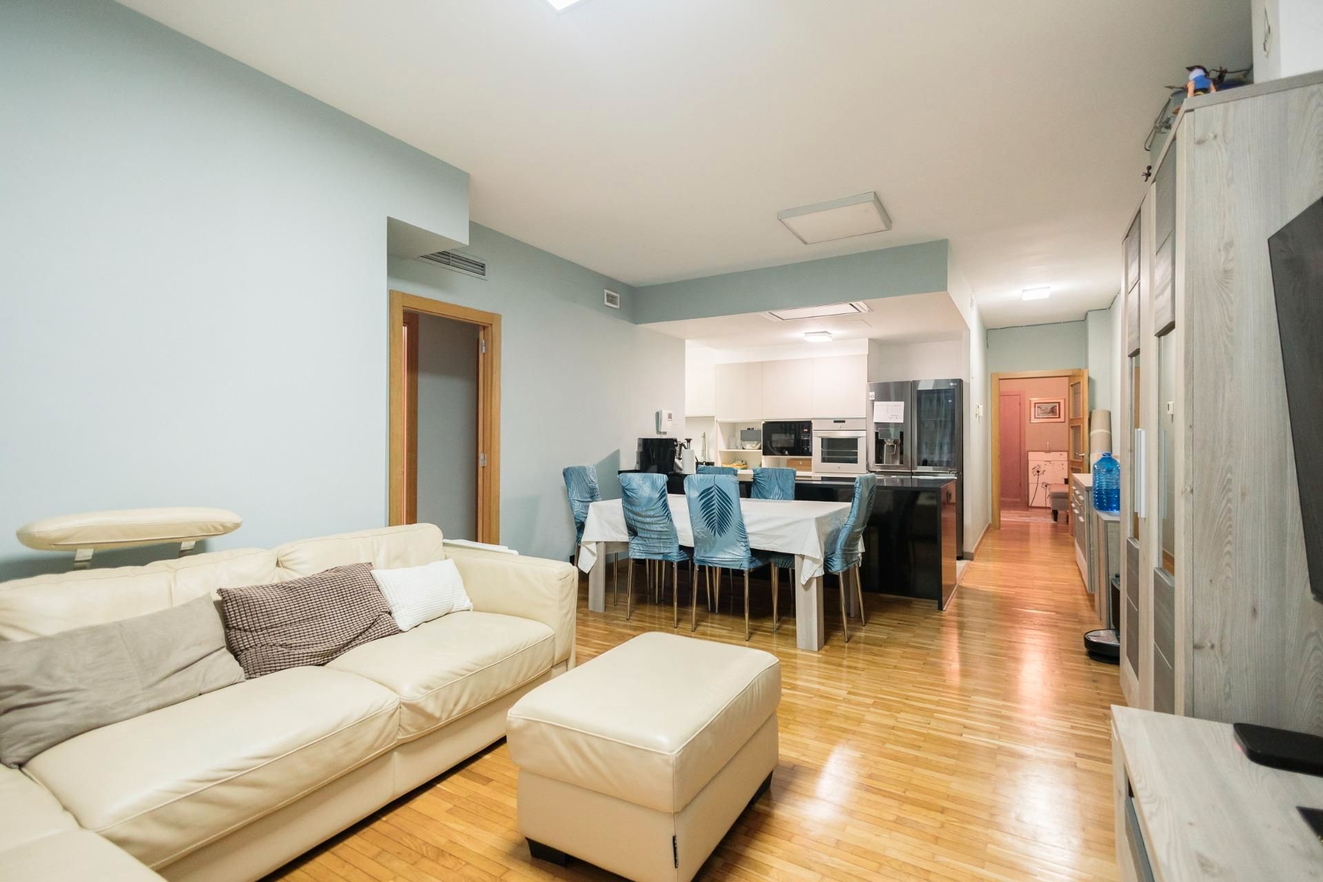 Living room of Flat for sale in  Barcelona Capital  with Air Conditioner, Heating and Parquet flooring
