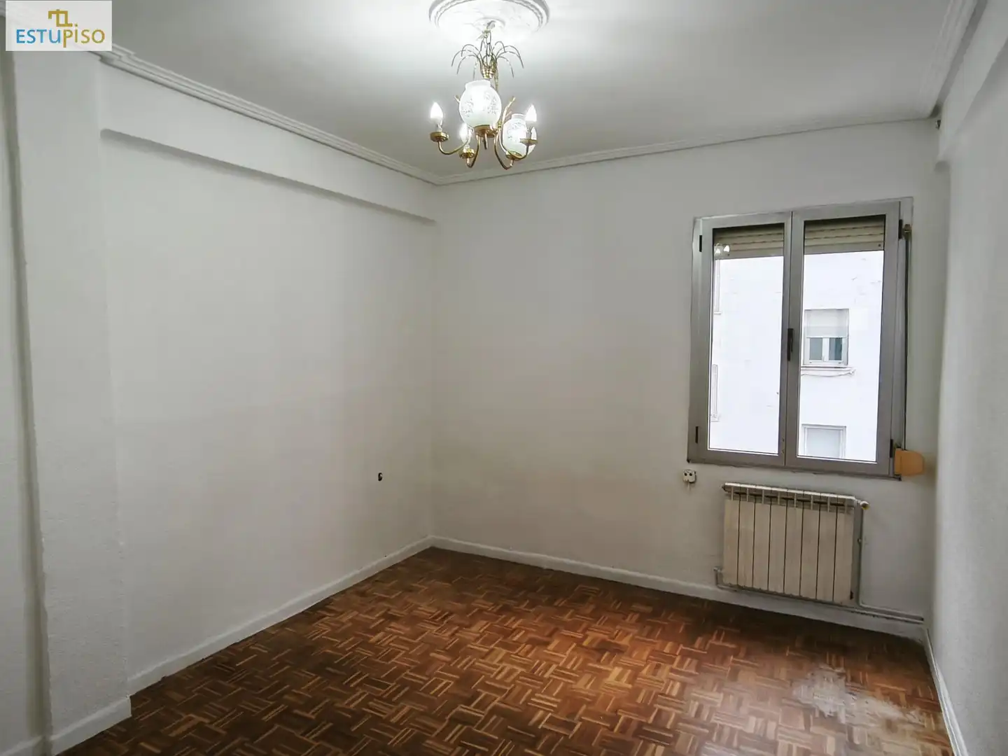 Dormitori de Pis en venda en Vitoria - Gasteiz amb Calefacció, Parquet i Terrassa