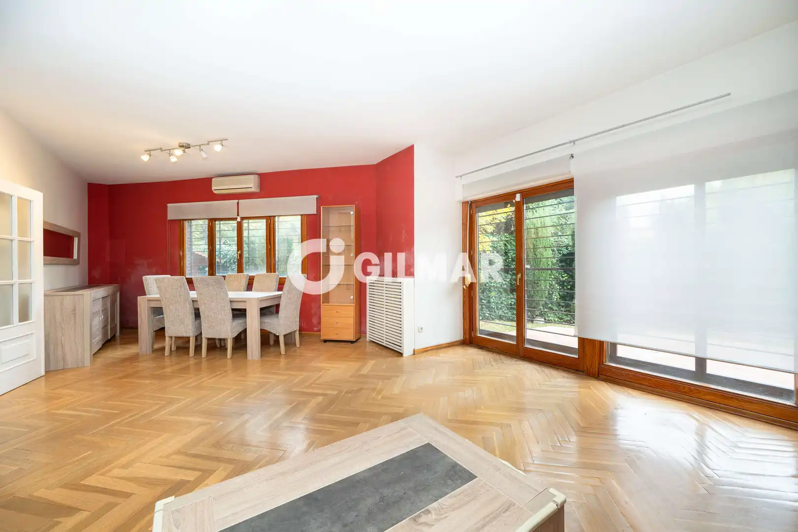 Sala d'estar de Casa o xalet en venda en Madrid amb Calefacció, Jardí privat i Piscina