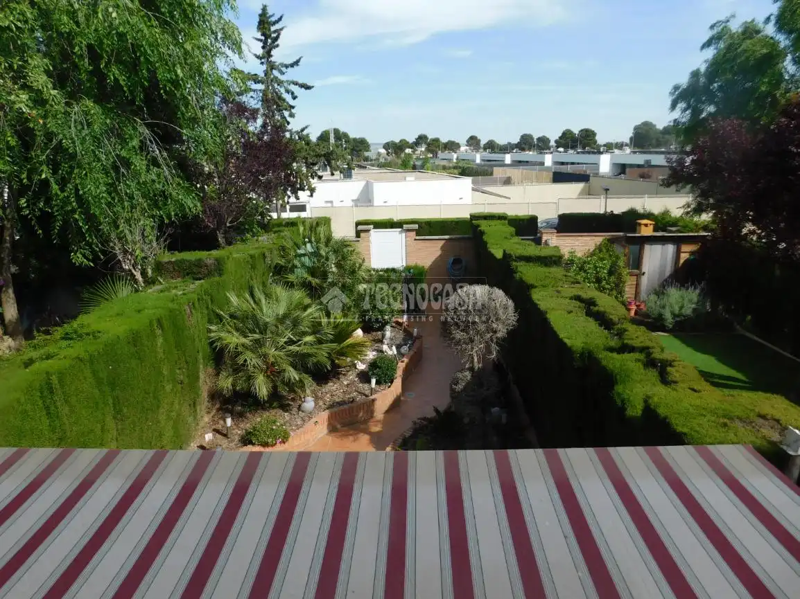 Jardín de Casa adosada en venta en Zaragoza con Piscina comunitaria