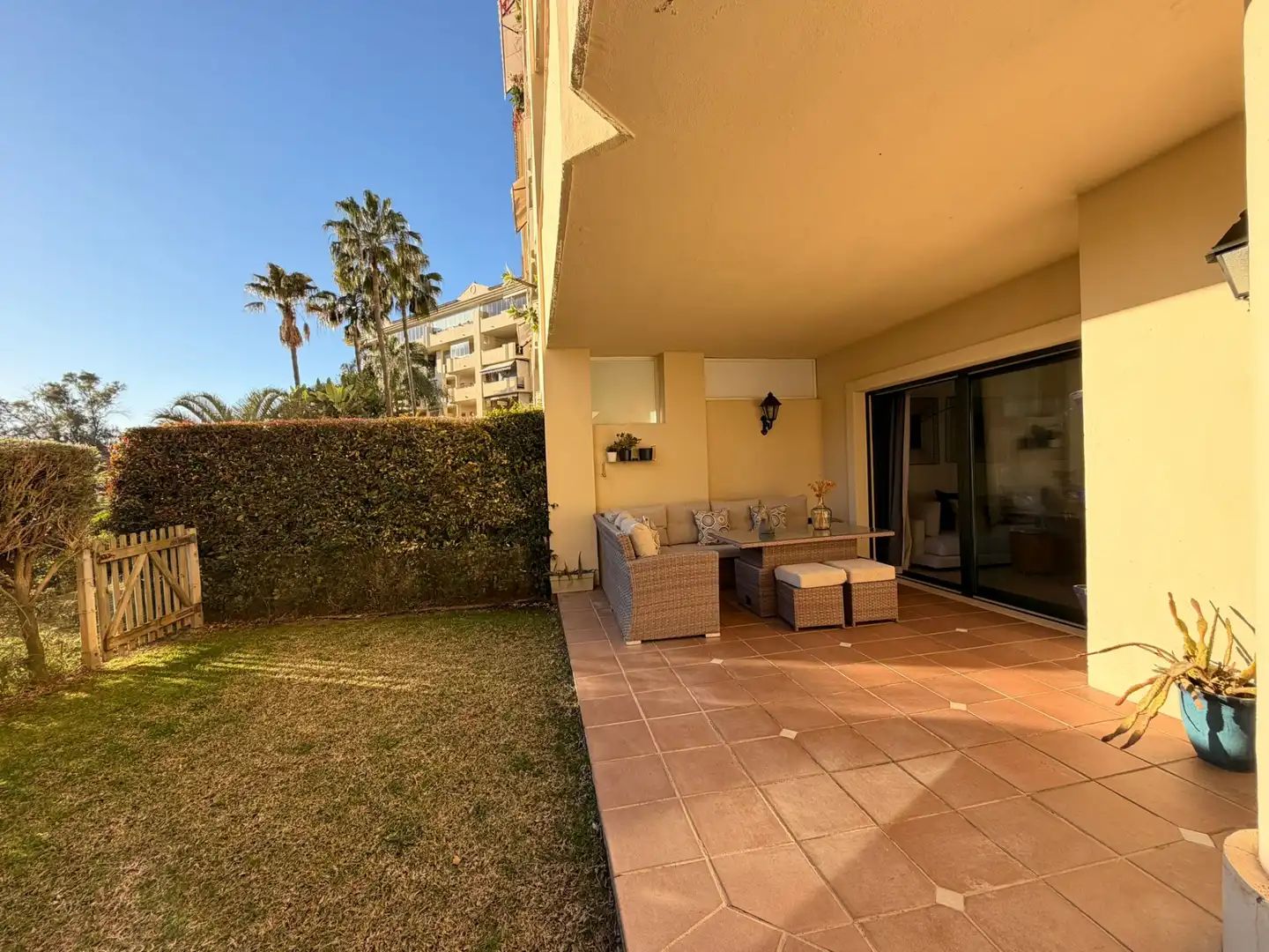 Jardí de Pis de lloguer en Marbella amb Aire condicionat, Terrassa i Moblat