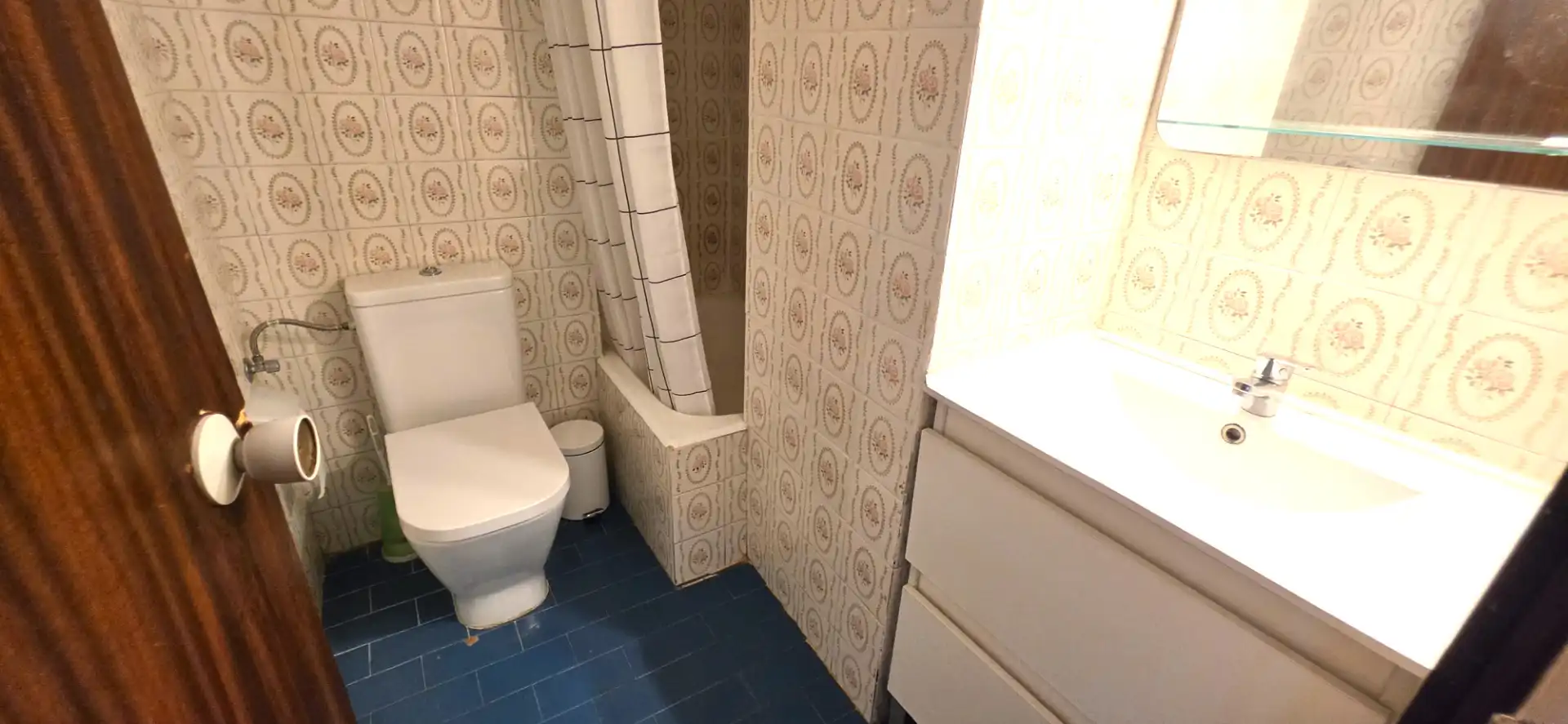 Bathroom of Flat for rent in Bilbao   with Heating, Parquet flooring and Furnished