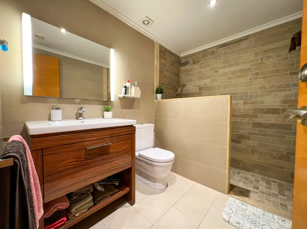Badezimmer von Erdgeschoss zum Verkauf in Les Franqueses del Vallès mit Terrasse und Abstellraum