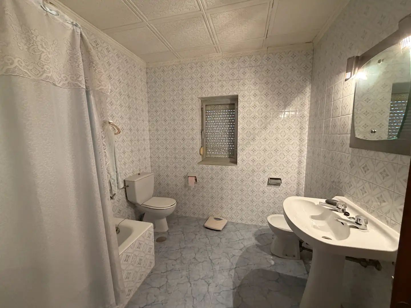 Bathroom of Houses for sale in Úbeda  with Storage room and Swimming Pool