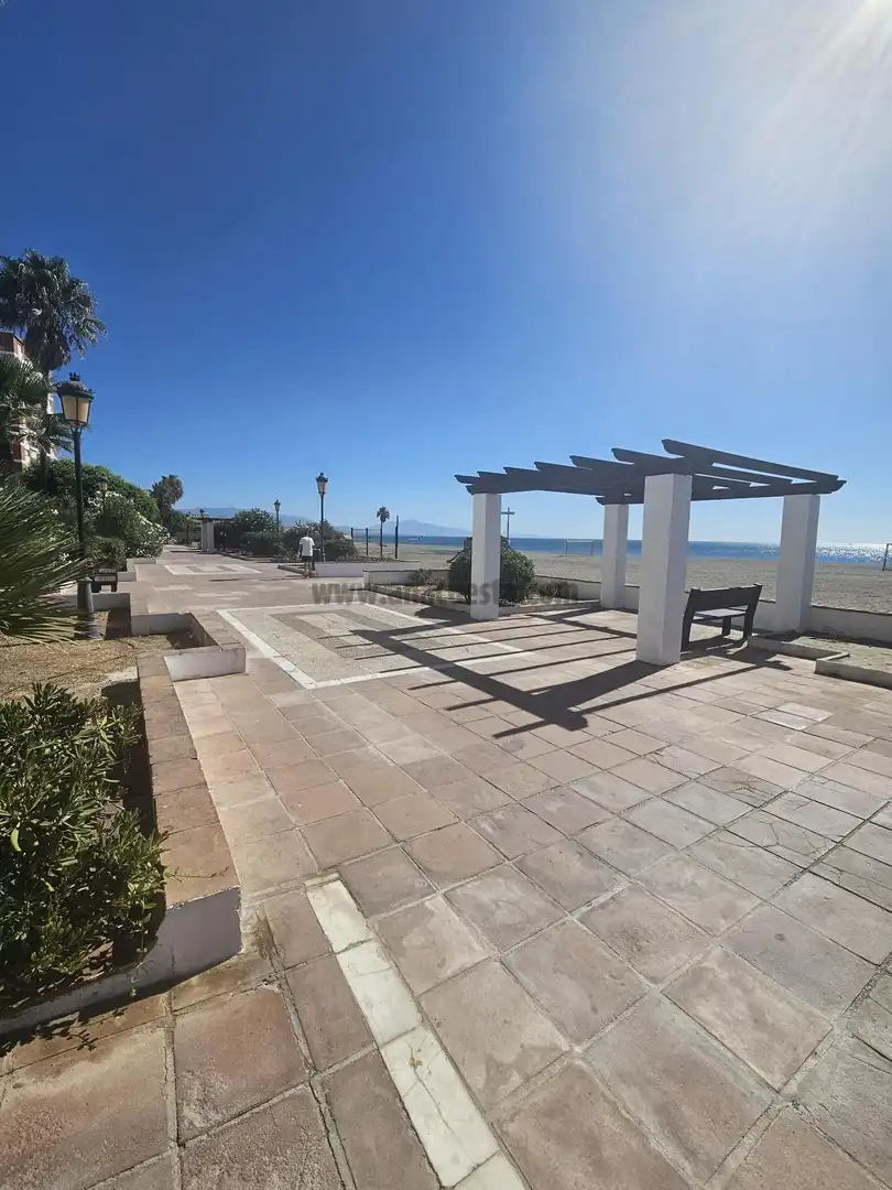 Apartamento con piscina en venta en Marina de la Duquesa, imagen 16