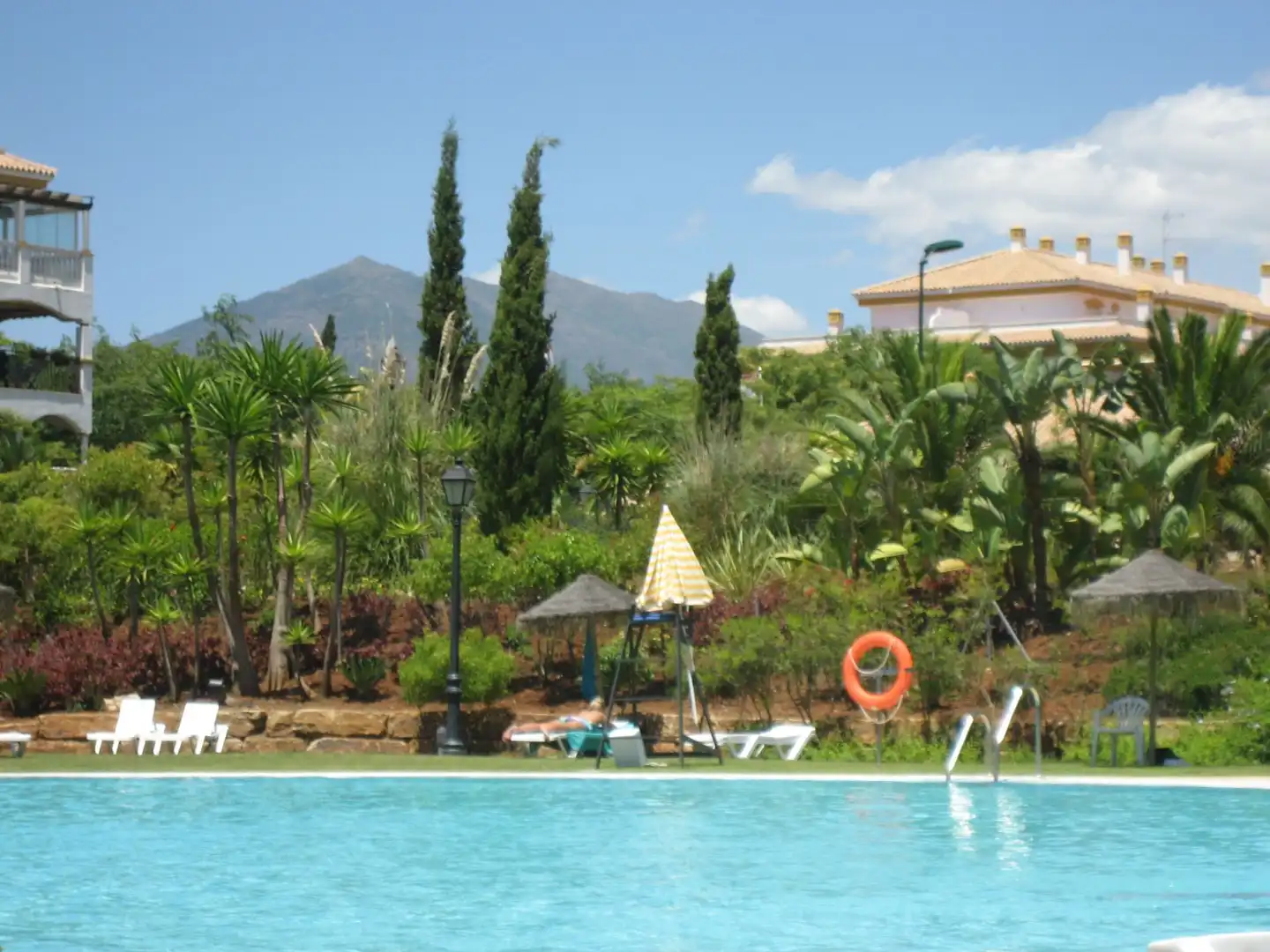 Jardí de Apartament de lloguer en Marbella amb Aire condicionat, Moblat i Piscina comunitària