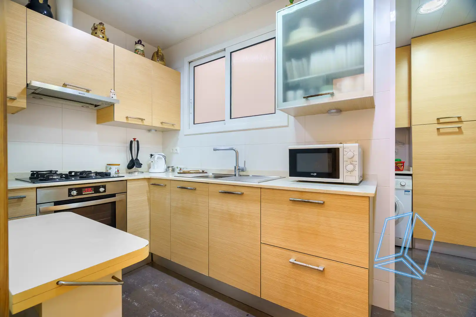 Cocina de Piso en venta en L'Hospitalet de Llobregat con Balcón