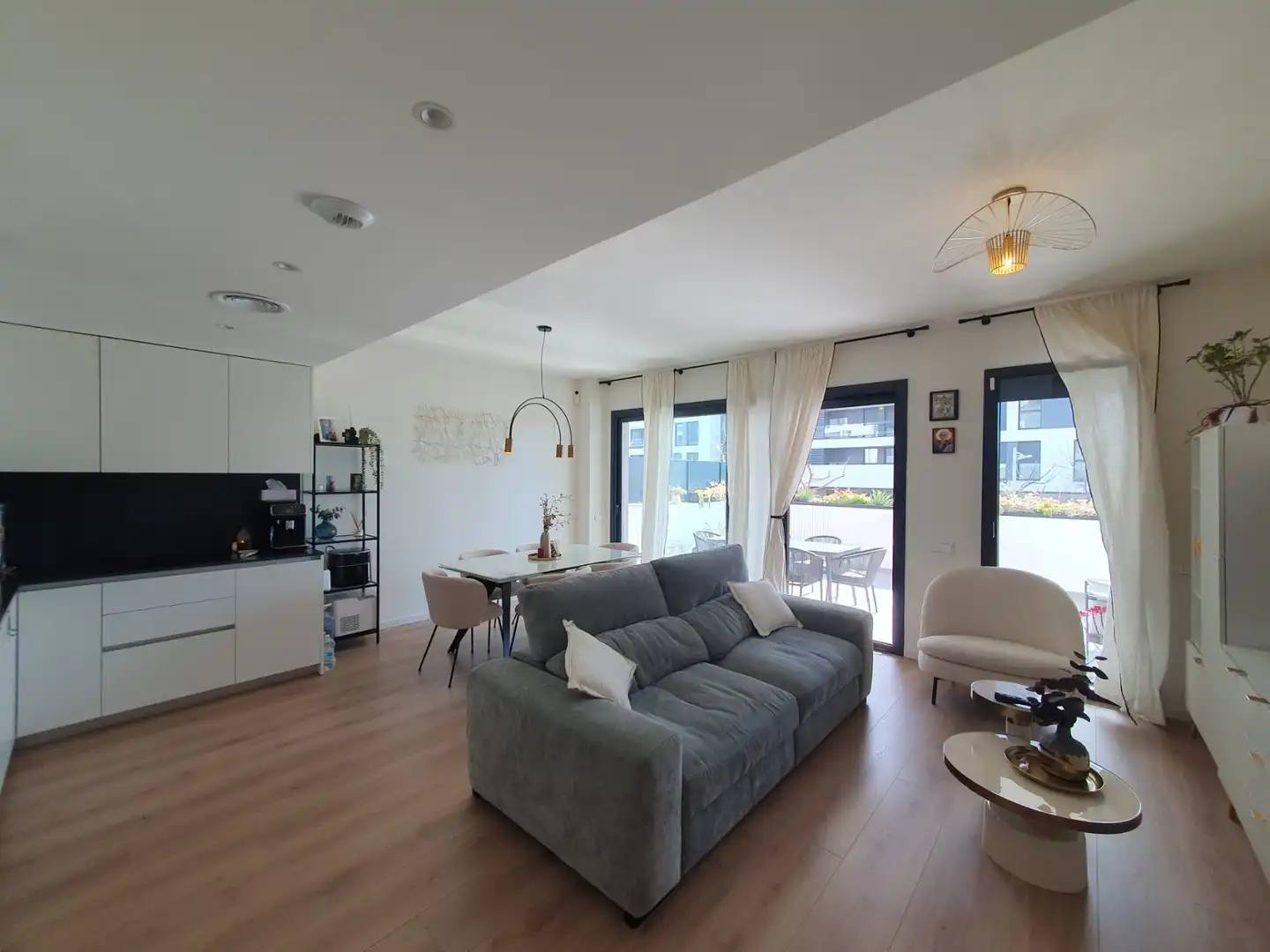 Sala d'estar de Planta baixa en venda en Vilanova i la Geltrú amb Aire condicionat, Calefacció i Jardí privat