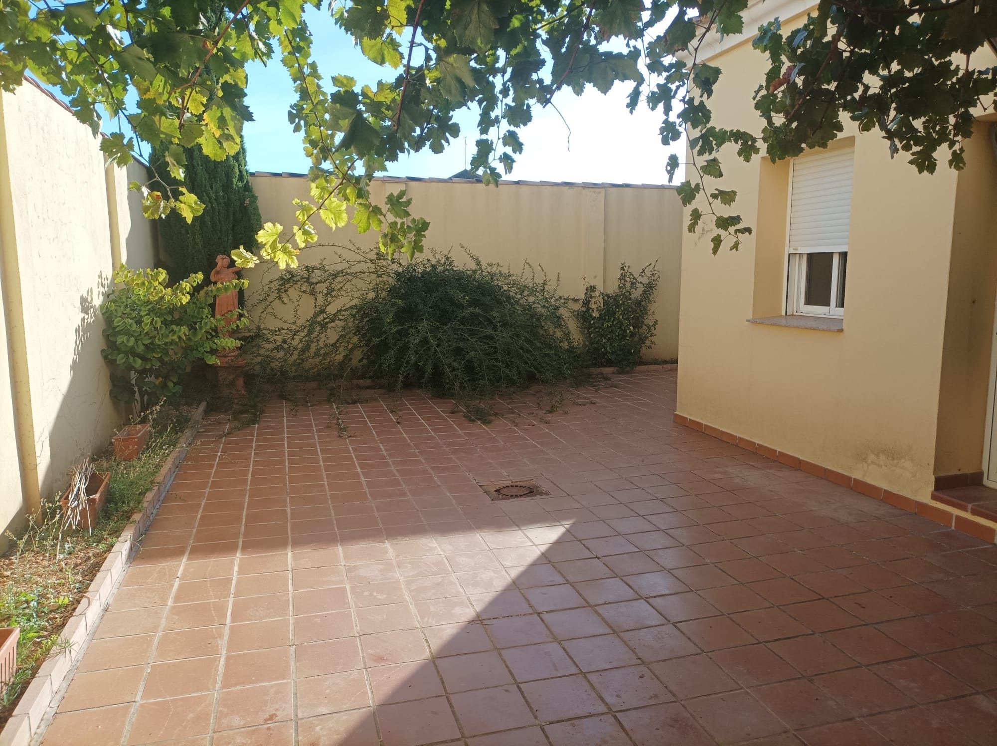 Terrassa de Casa adosada en venda en Villanueva de Alcardete amb Calefacció, Parquet i Moblat