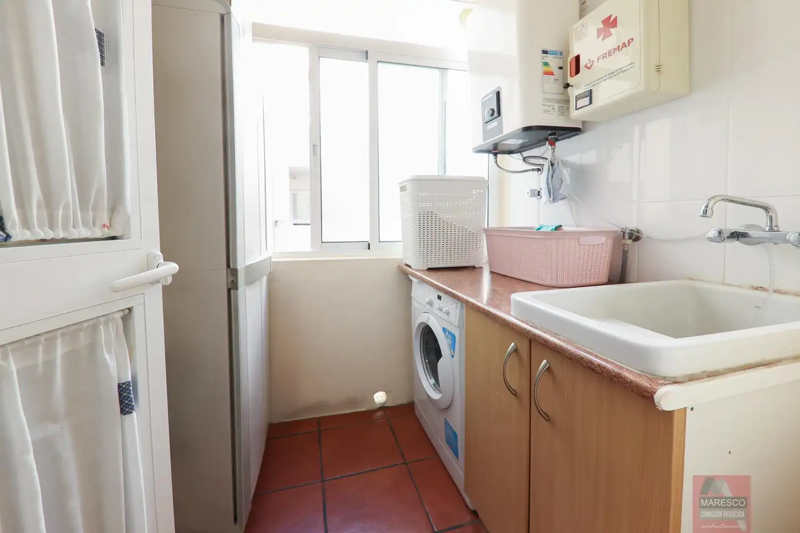 Küche von Wohnung zum Verkauf in Fuengirola mit Klimaanlage, Terrasse und Abstellraum