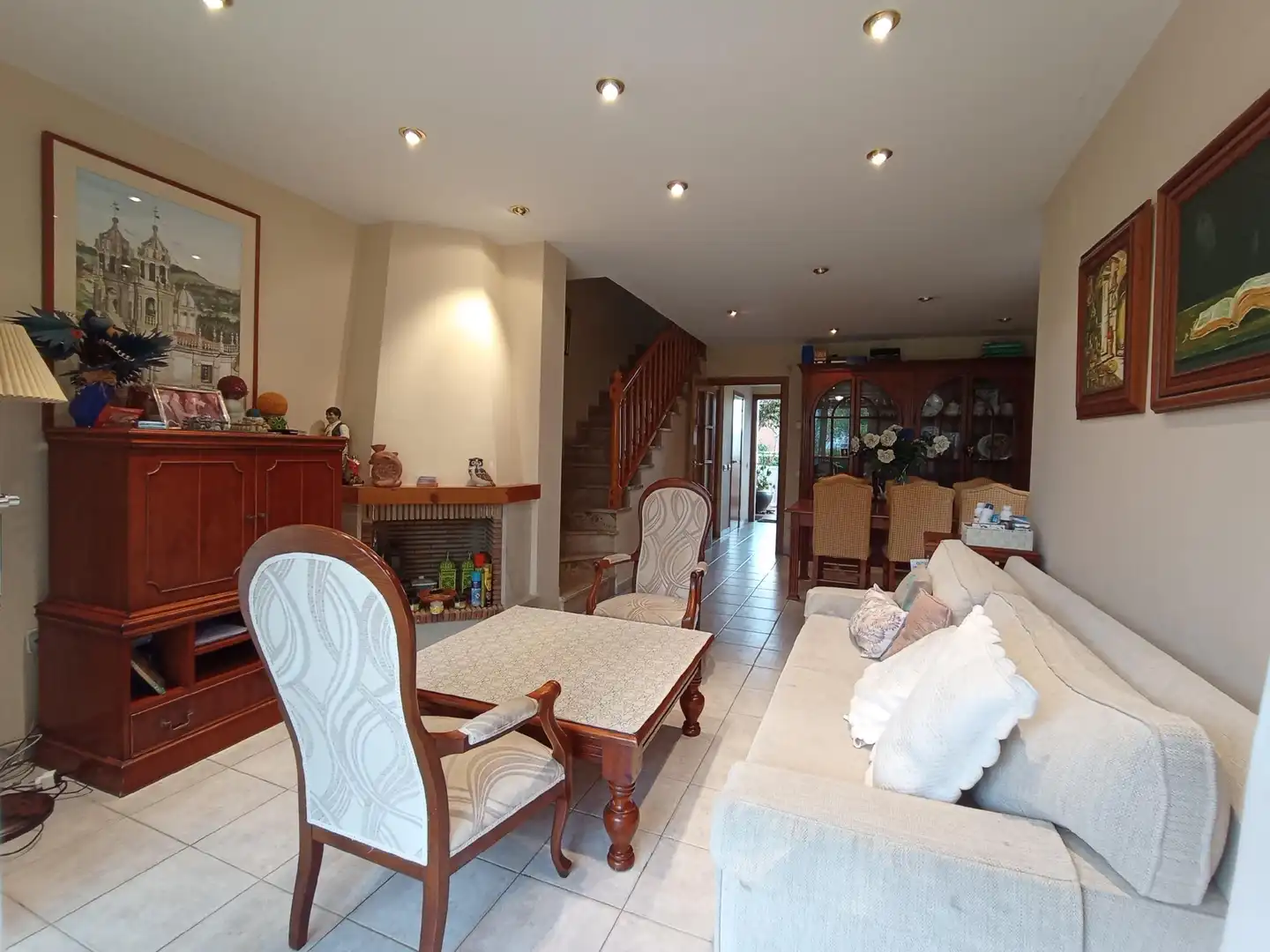 Wohnzimmer von Einfamilien-Reihenhaus zum Verkauf in  Tarragona Capital mit Klimaanlage, Heizung und Privatgarten