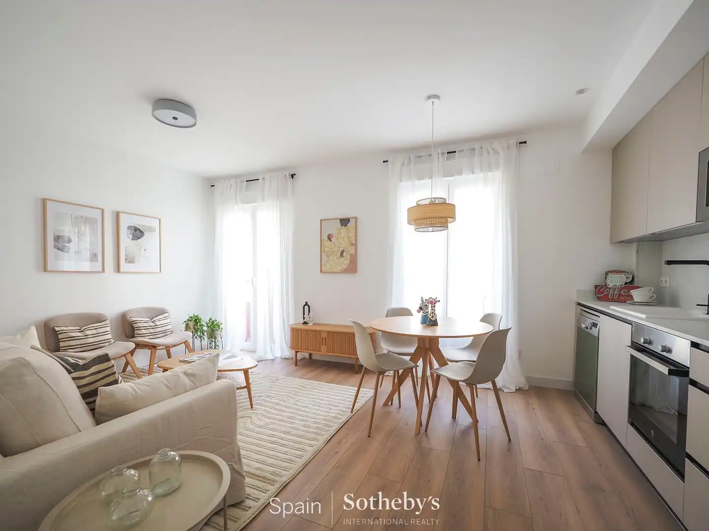 Sala d'estar de Apartament en venda en Madrid amb Aire condicionat i Calefacció