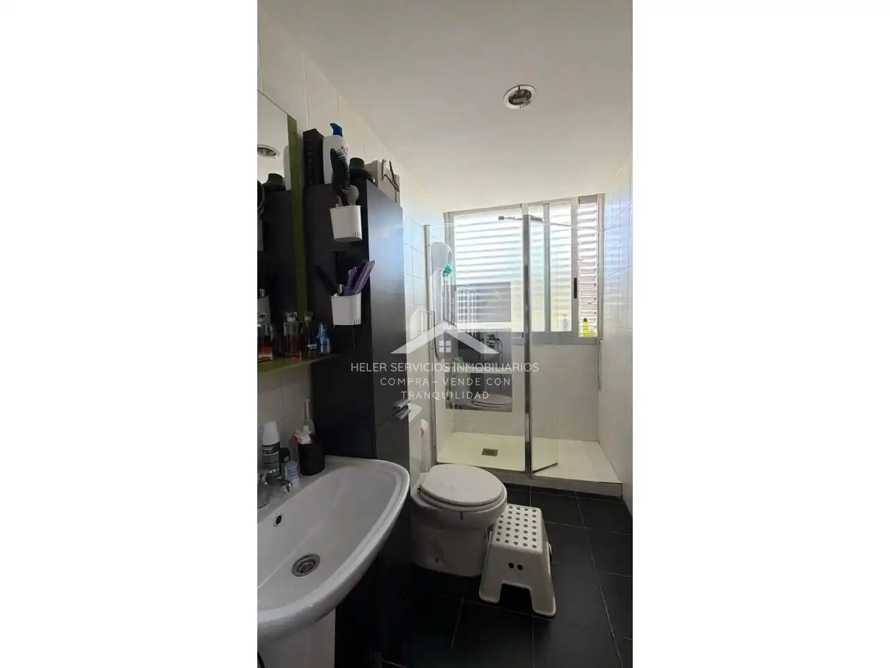 Baño de Piso en venta en Castellón de la Plana / Castelló de la Plana con Balcón y Alarma